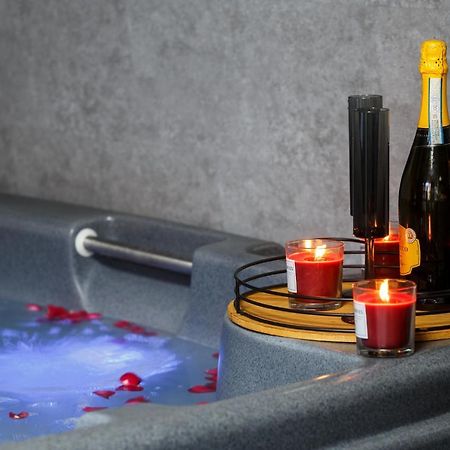 Riverside Studio With Jacuzzi! Sheffield Exterior photo