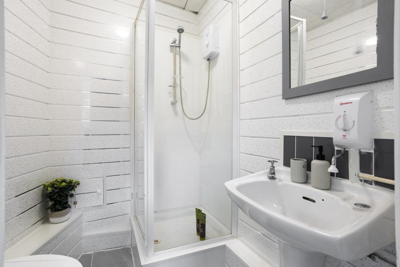Riverside Studio With Jacuzzi! Sheffield Exterior photo
