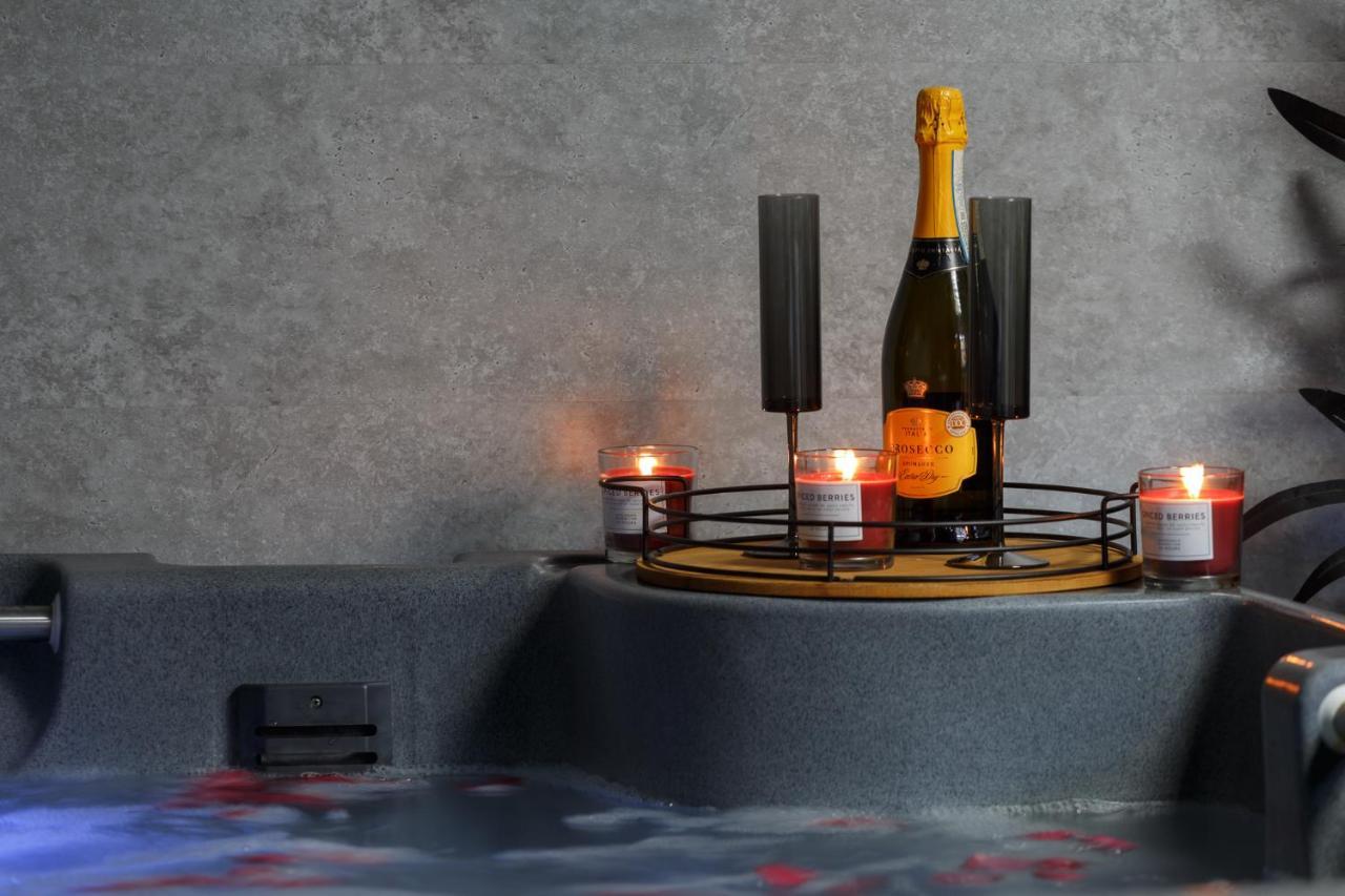 Riverside Studio With Jacuzzi! Sheffield Exterior photo