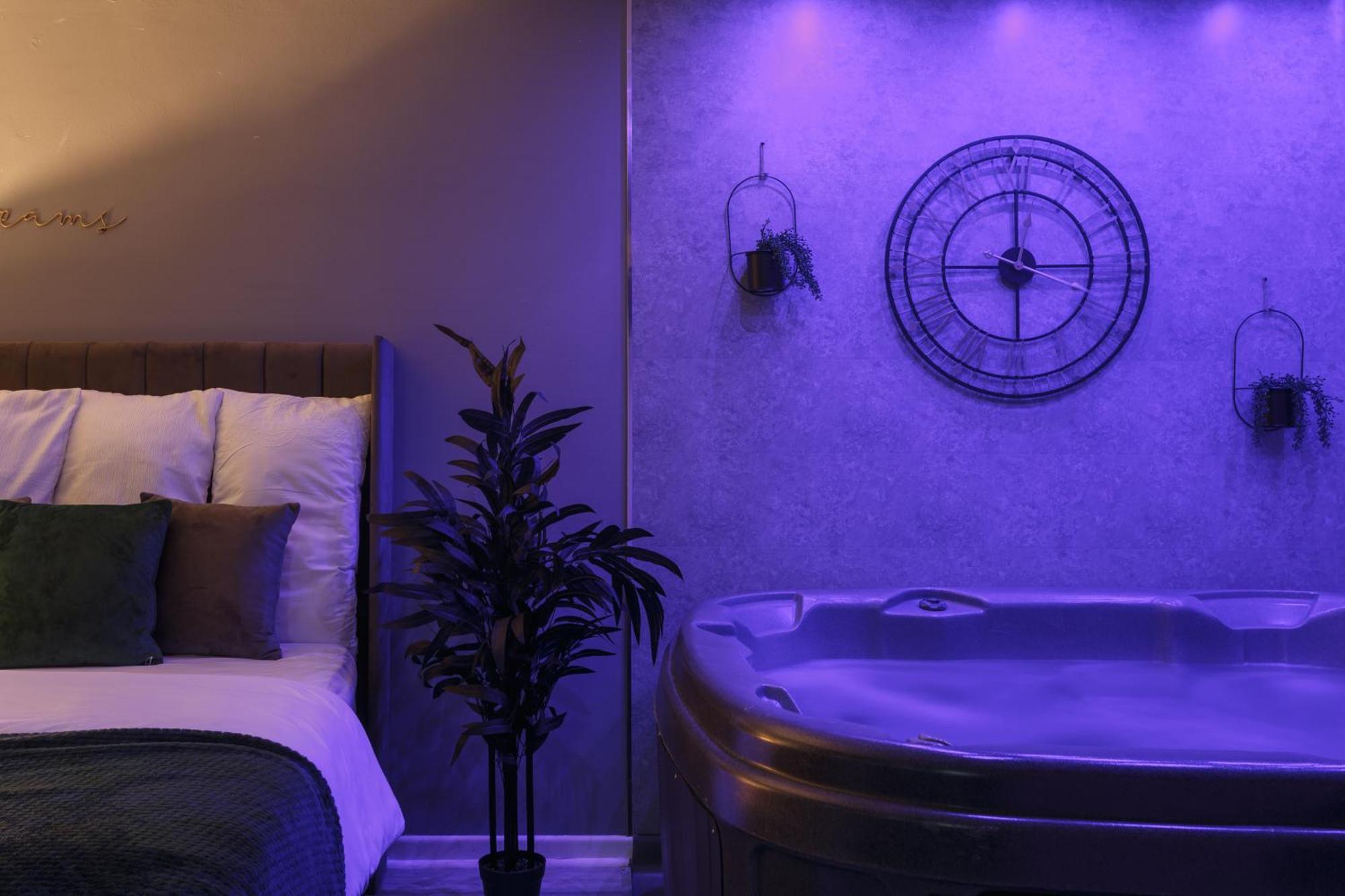 Riverside Studio With Jacuzzi! Sheffield Exterior photo